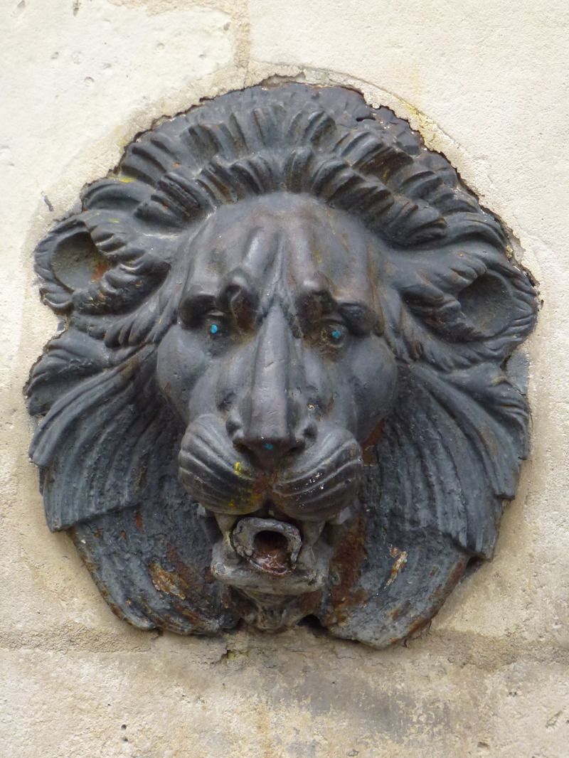 Fontaine A Tete De Lion main image 1
